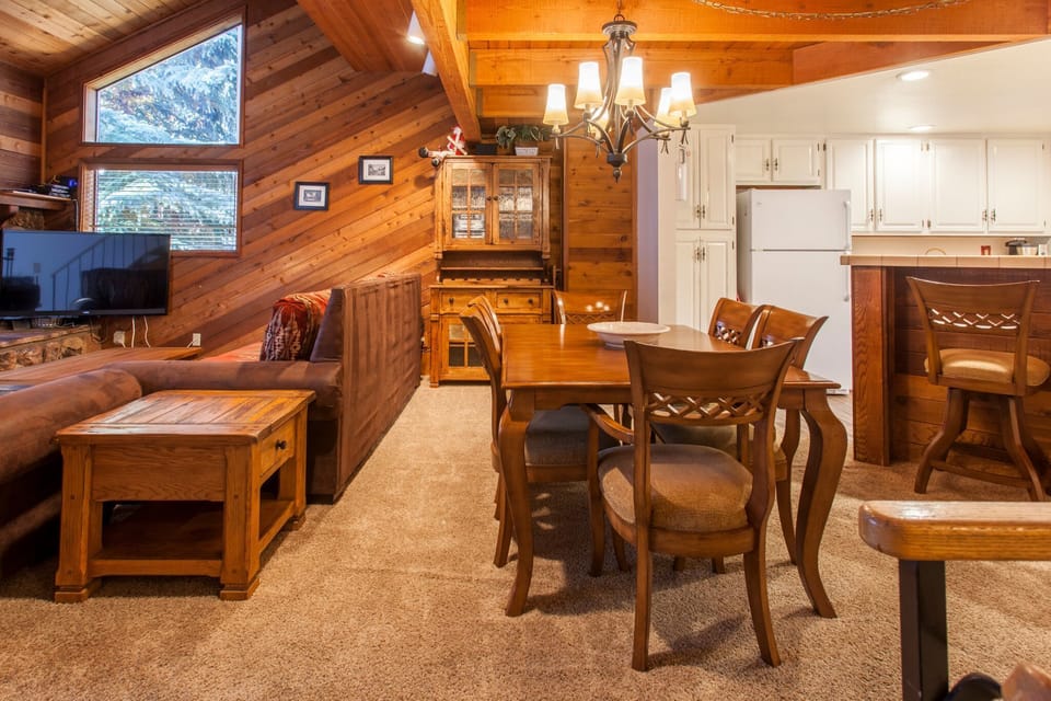 Townhome, 3 Bedrooms (Snowflower #62) | Living area | Flat-screen TV
