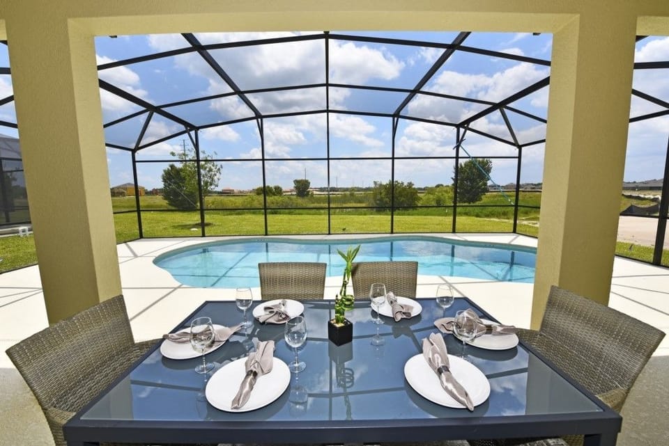 House, 6 Bedrooms | Outdoor dining