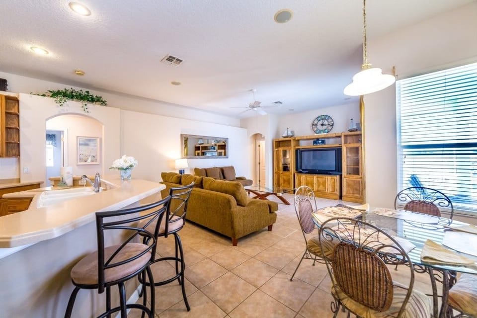 Villa, 4 Bedrooms | In-room dining