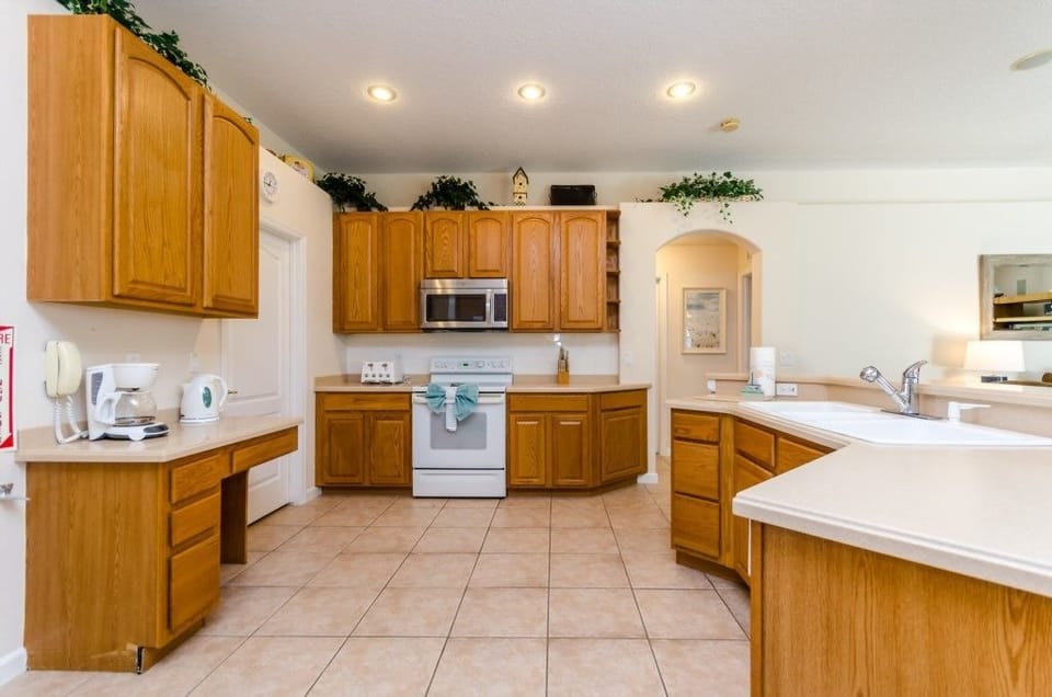 Villa, 4 Bedrooms | Private kitchen | Fridge, microwave, oven, coffee/tea maker