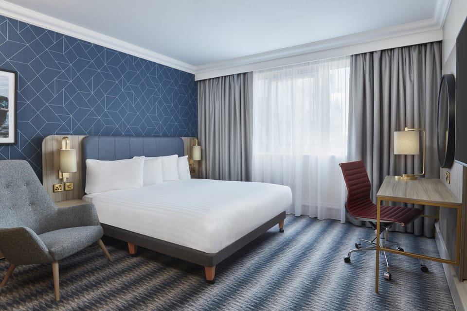 Superior Double Room, Sea View | Hypo-allergenic bedding available, in-room safe, desk, laptop workspace