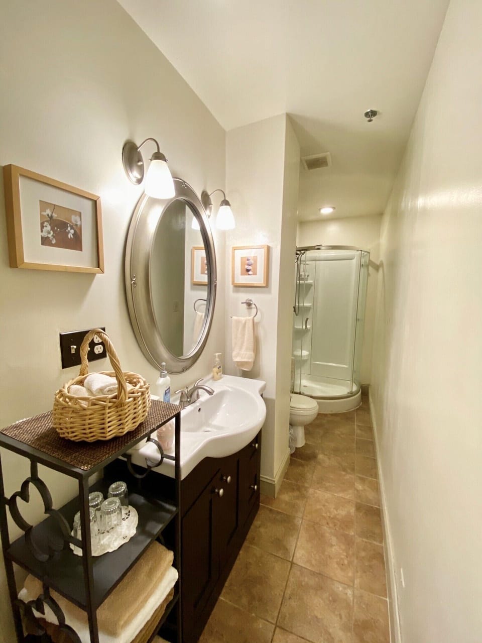 Top Floor Bathroom 