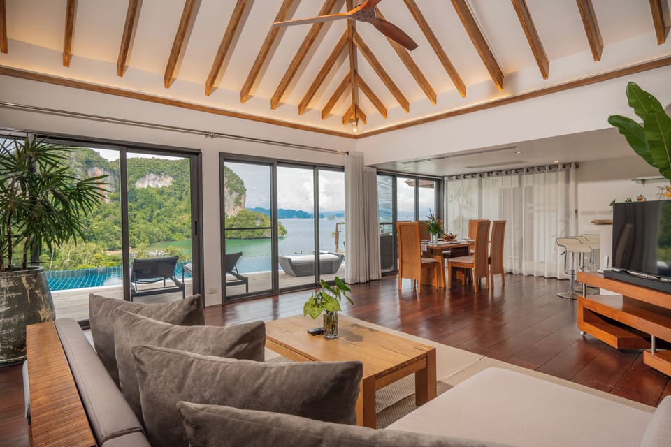 HillTop Pool Villa | Premium bedding, in-room safe, desk, laptop workspace