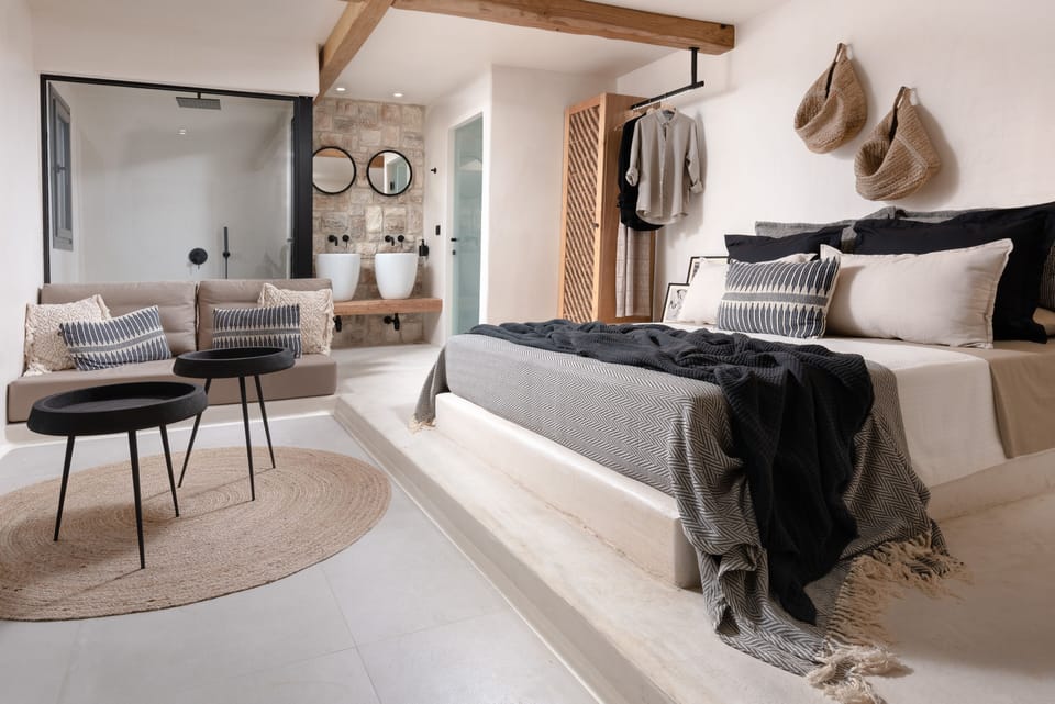 Honeymoon Suite | Premium bedding, blackout drapes, soundproofing, iron/ironing board