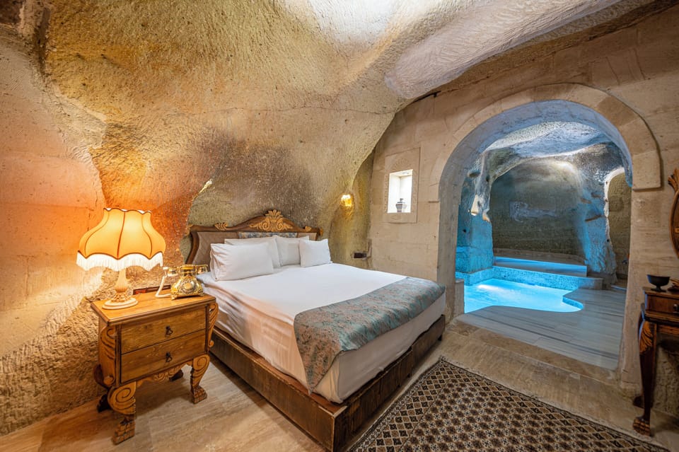 Luxury Room, 1 Queen Bed | Select Comfort beds, desk, soundproofing, iron/ironing board