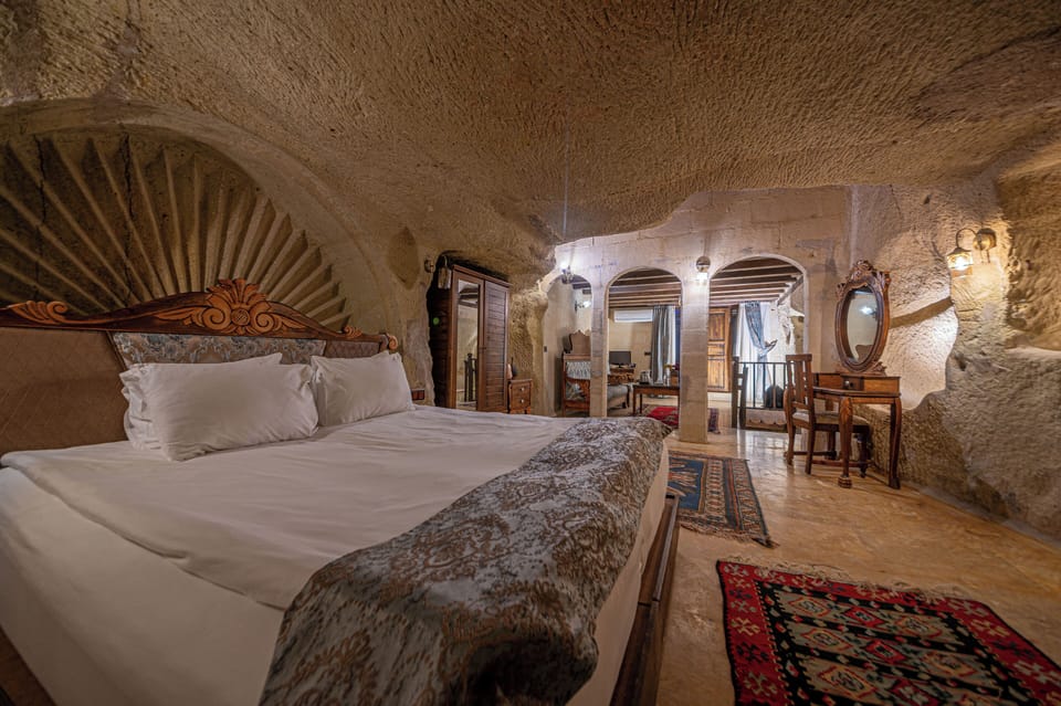 Grand Suite (Cave) | Select Comfort beds, desk, soundproofing, iron/ironing board