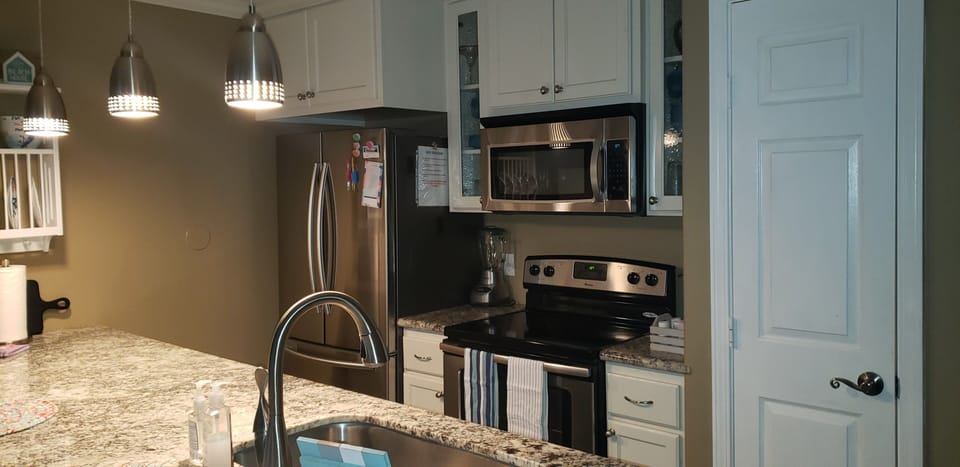 Full kitchen