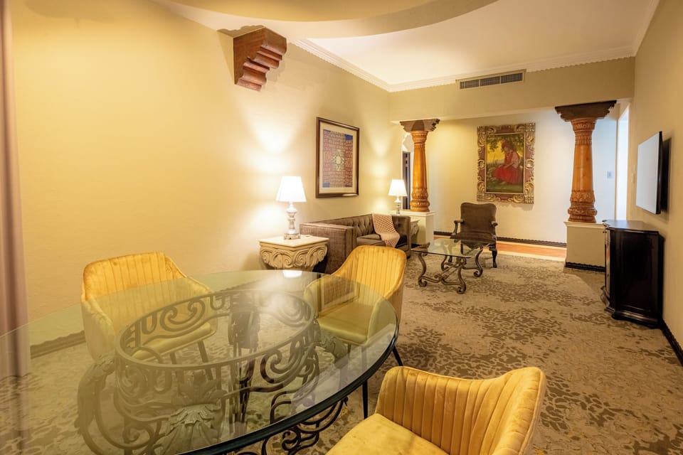 Suite, 1 Bedroom | Egyptian cotton sheets, hypo-allergenic bedding, down comforters
