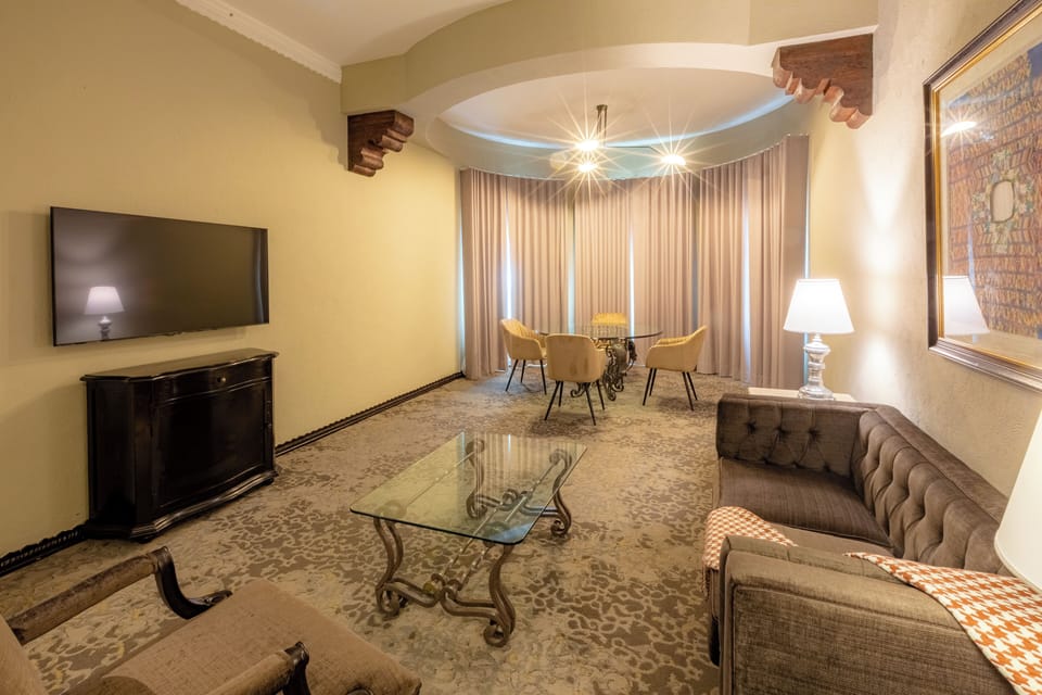 Suite, 1 Bedroom | Egyptian cotton sheets, hypo-allergenic bedding, down comforters