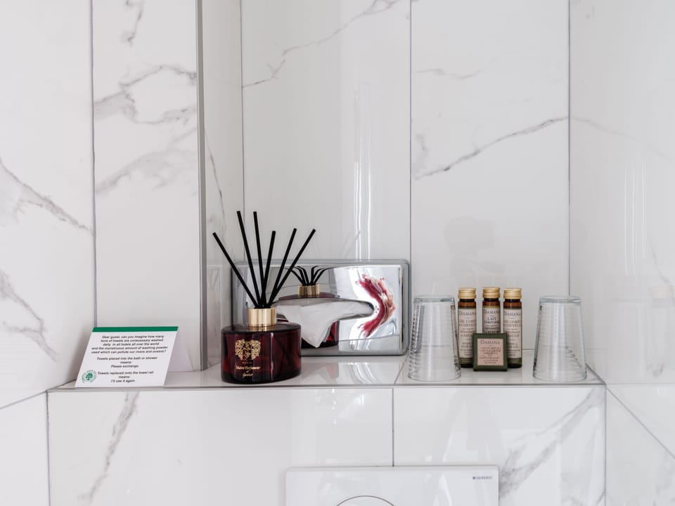 Superior Double Room | Bathroom | Shower, hair dryer, towels