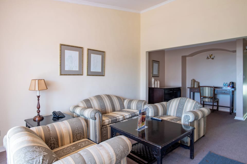 Executive Suite (2 pax) | Premium bedding, in-room safe, desk, laptop workspace