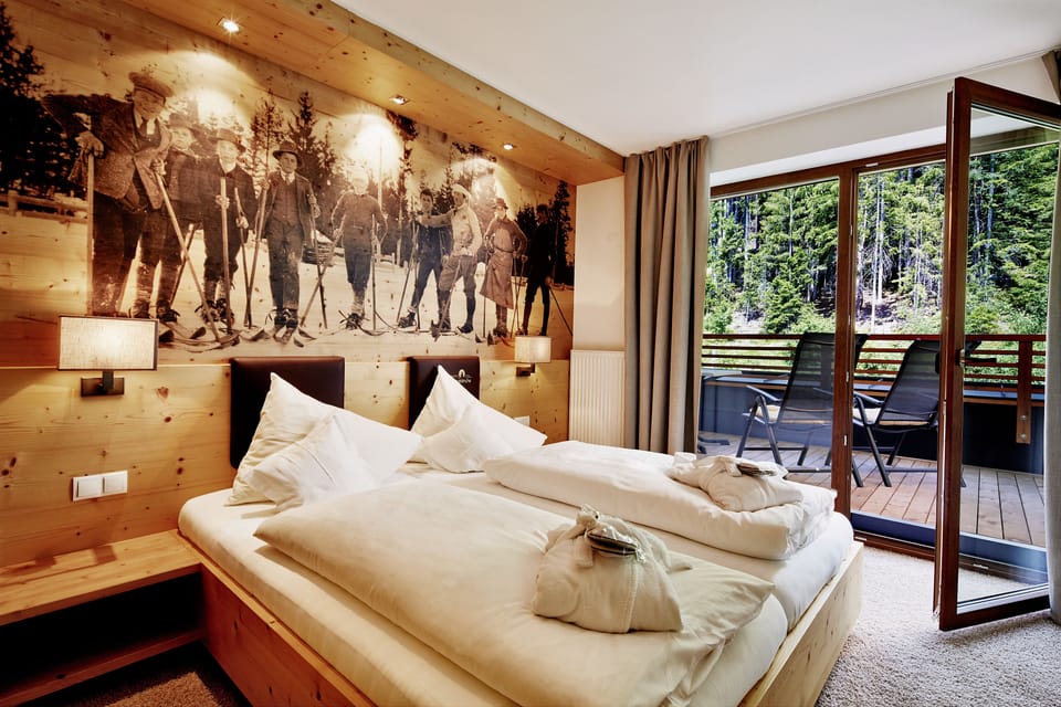Deluxe Double Room, 1 Bedroom | Premium bedding, in-room safe, desk, soundproofing