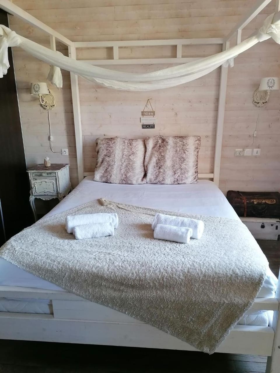 1 bedroom, premium bedding, memory foam beds, individually decorated