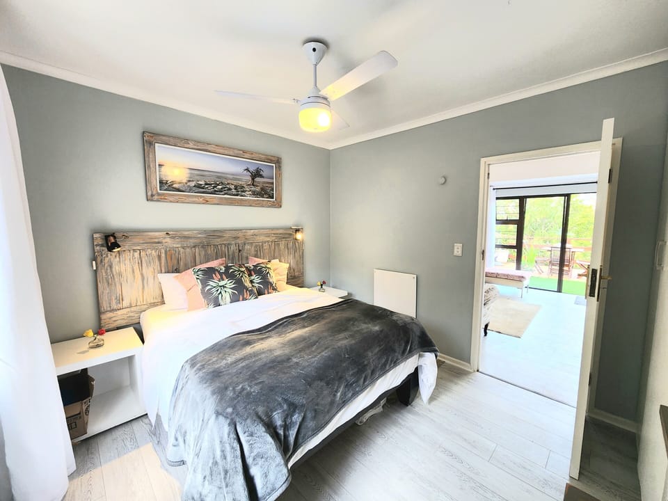 Family Apartment, 1 Queen Bed with Sofa bed, Kitchen, Partial Ocean View | Egyptian cotton sheets, premium bedding, in-room safe