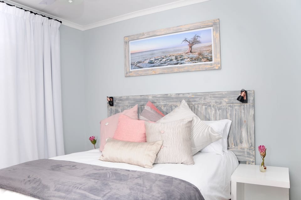 Family Apartment, 1 Queen Bed with Sofa bed, Kitchen, Partial Ocean View | Egyptian cotton sheets, premium bedding, in-room safe