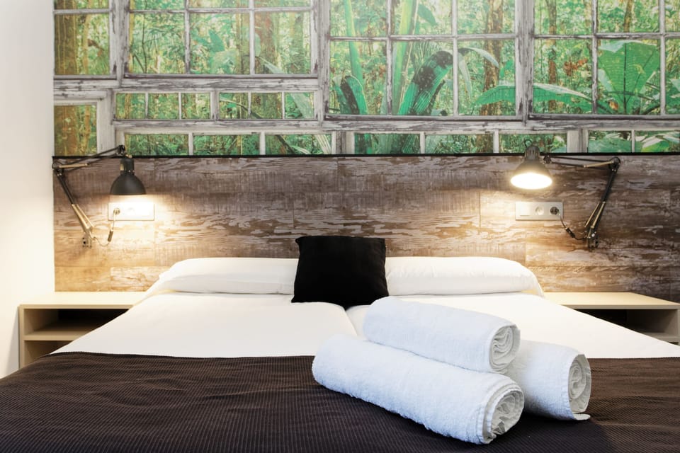 Superior Twin Room, City View | Egyptian cotton sheets, premium bedding, pillowtop beds, minibar