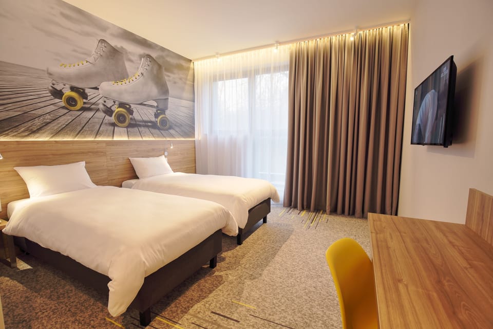 Standard Twin Room, 2 Twin Beds | In-room safe, desk, blackout drapes, soundproofing