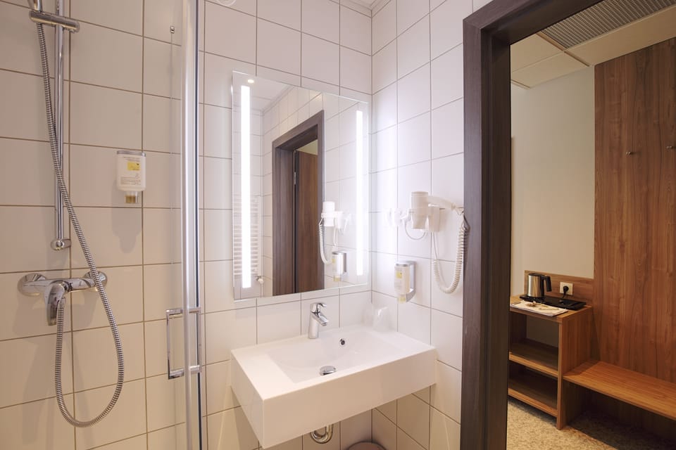Shower, free toiletries, hair dryer, towels