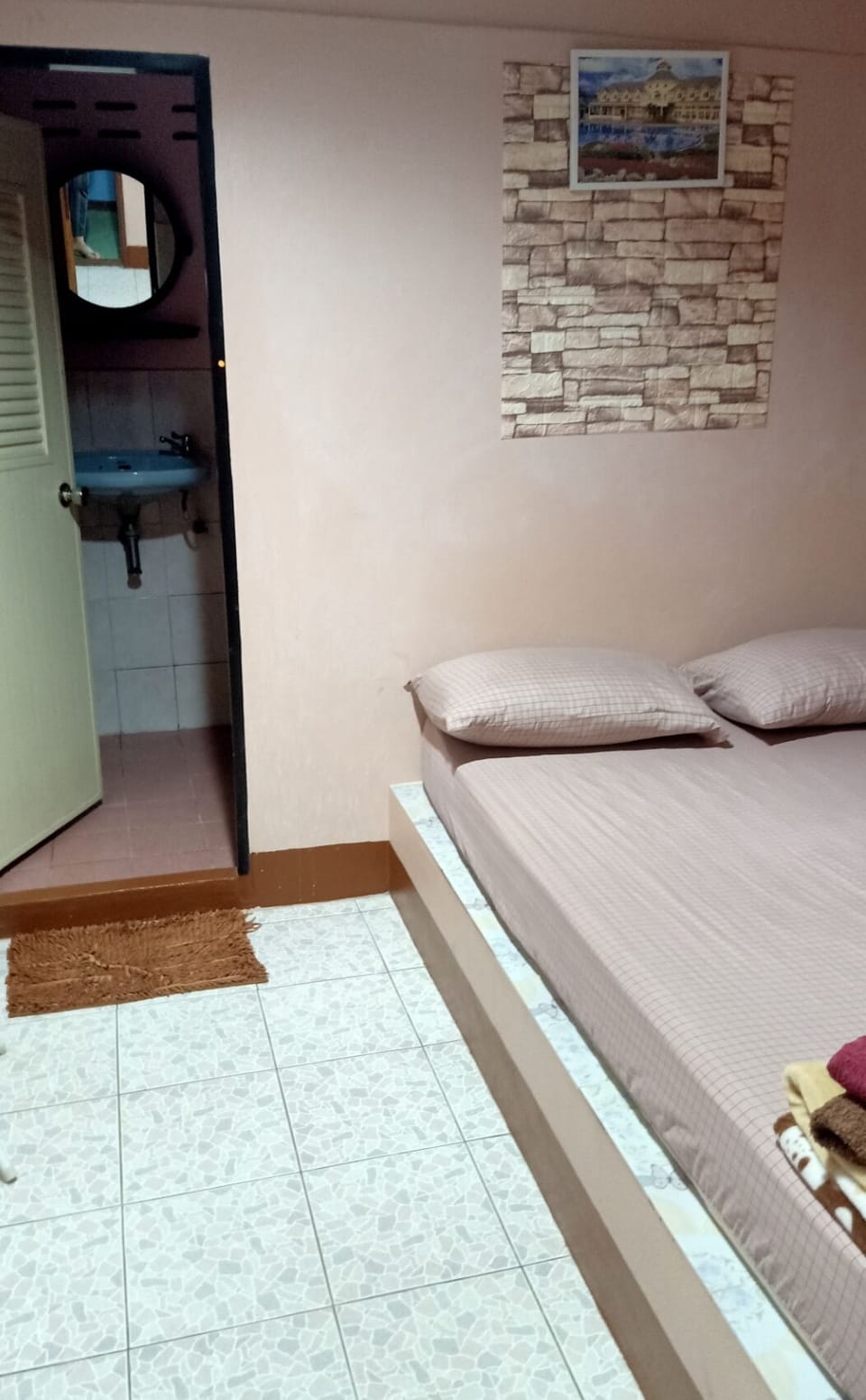 Standard Private Bathroom | Free WiFi
