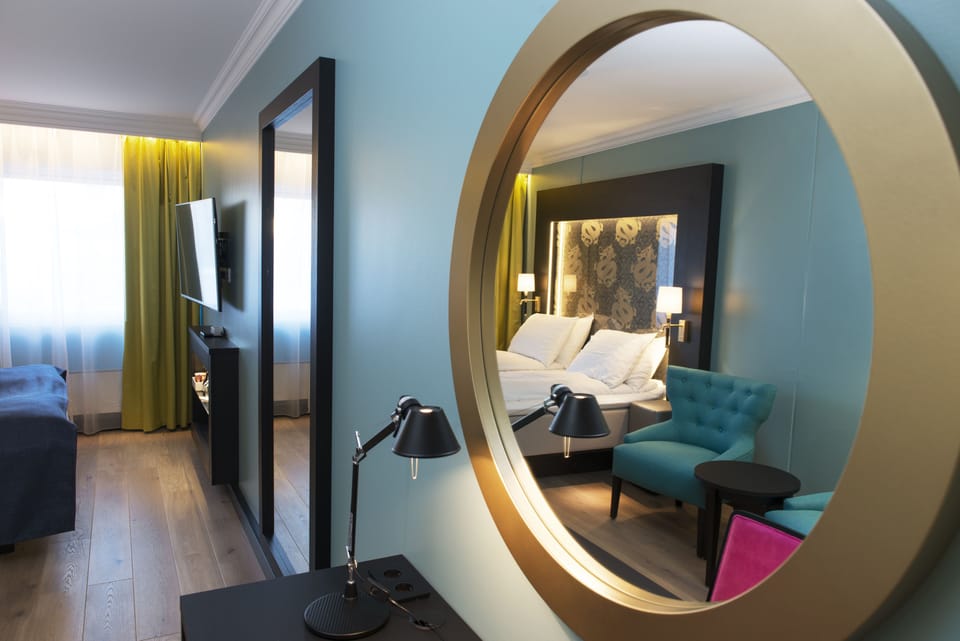 Premium bedding, pillowtop beds, minibar, in-room safe