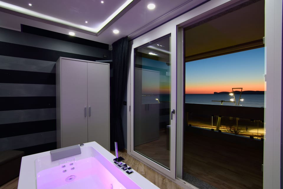 Panoramic Suite, 1 Queen Bed, Non Smoking, Sea View | In-room safe, desk, blackout drapes, soundproofing