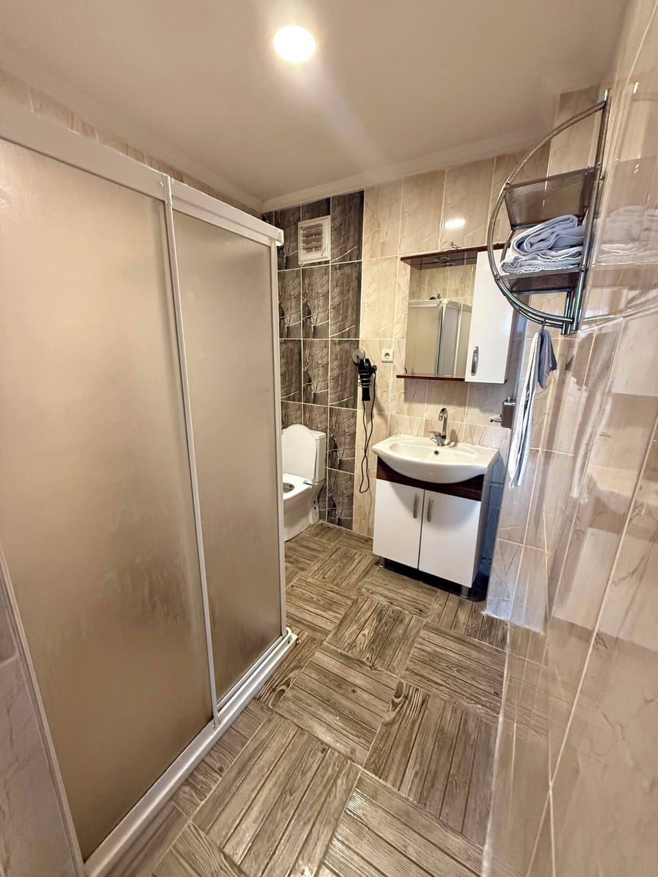 Classic Shared Dormitory | Minibar, iron/ironing board (on request), WiFi (free), bed sheets