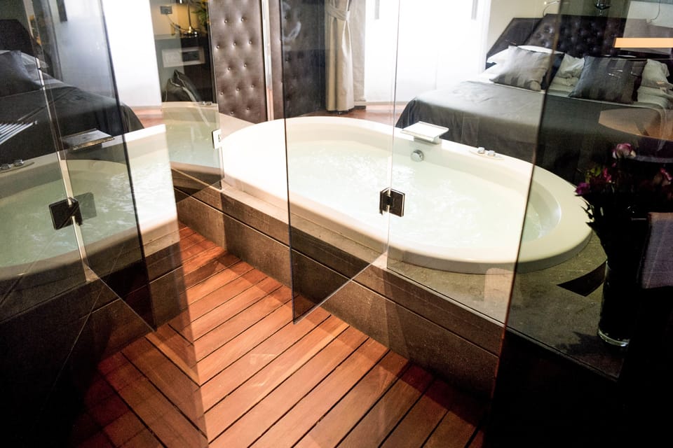 Junior Suite, Jetted Tub | Jetted tub