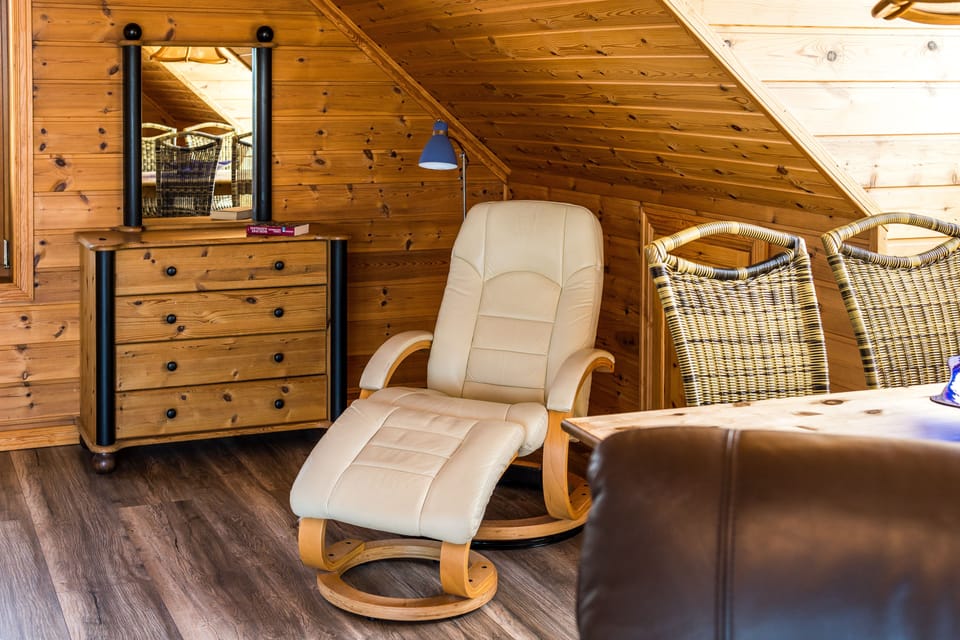 Haus Windhook - Holiday Home Seeblick 1 | Living area | Flat-screen TV, pay movies