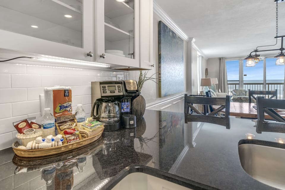 Elite Condo 2 Bedrooms 2 Bathrooms Ocean View 10th Floor | Private kitchen | Full-size fridge, microwave, oven, stovetop