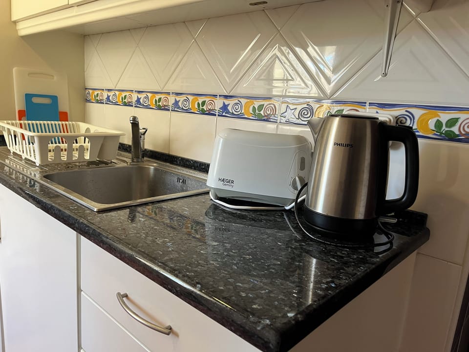 Toaster and kettle 