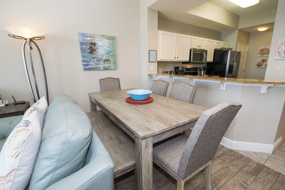 Dinning Table Sits 6