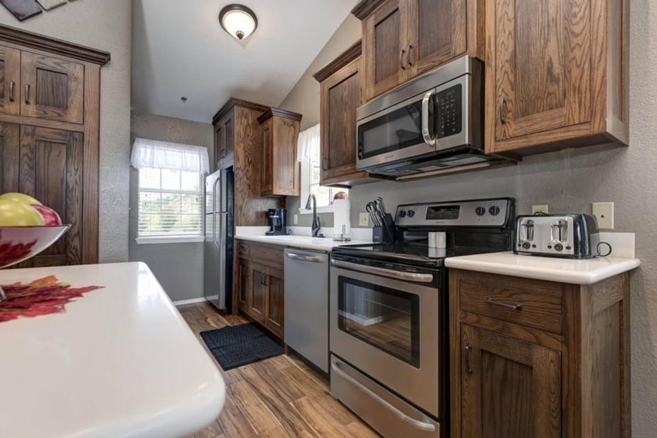All new appliances with everything you need to enjoy yourself.