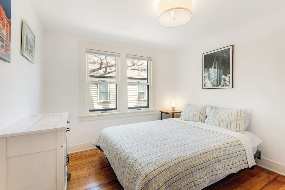 Second downstairs queen bedroom