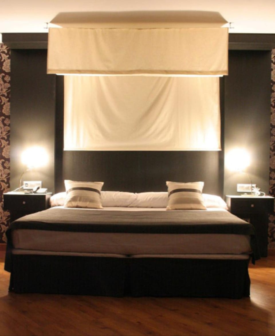 Junior Suite, Hot Tub | Minibar, in-room safe, desk, blackout drapes