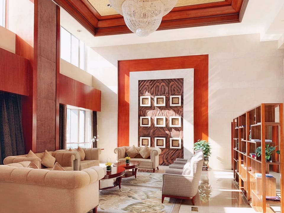 Lobby lounge