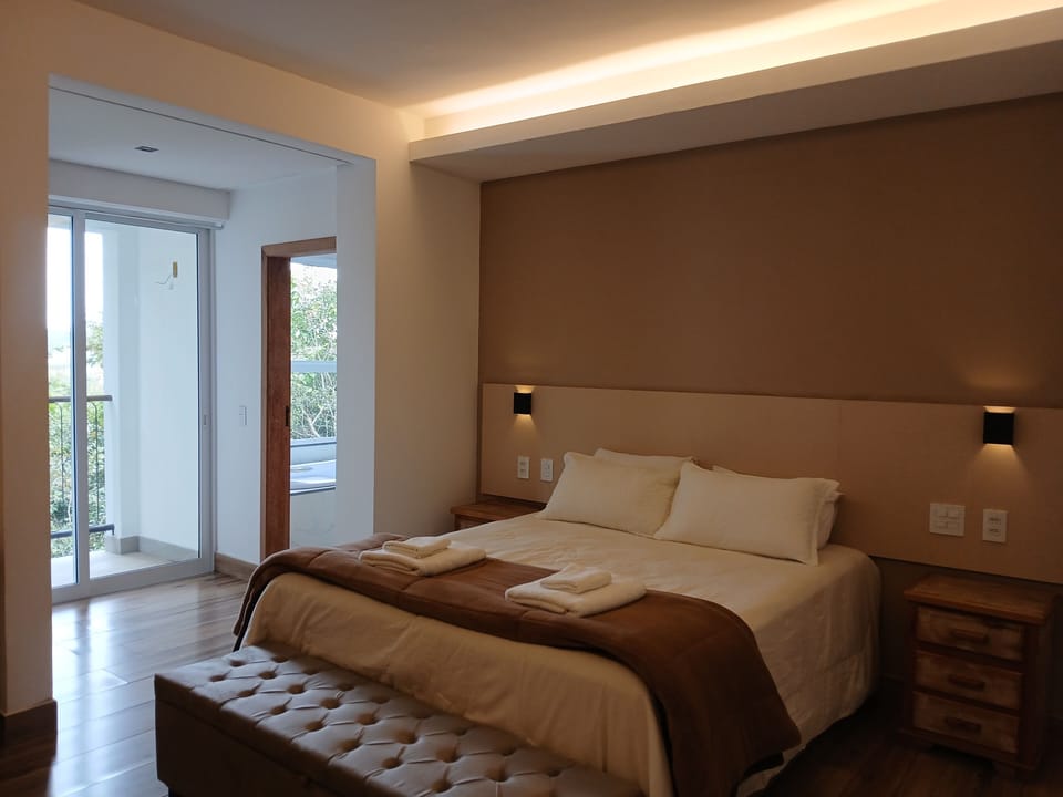 Superior Double Room, 1 Queen Bed, Hot Tub, Poolside | Minibar, free WiFi