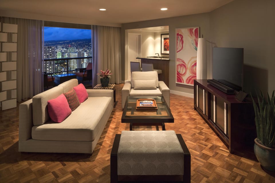 Premium bedding, in-room safe, desk, laptop workspace