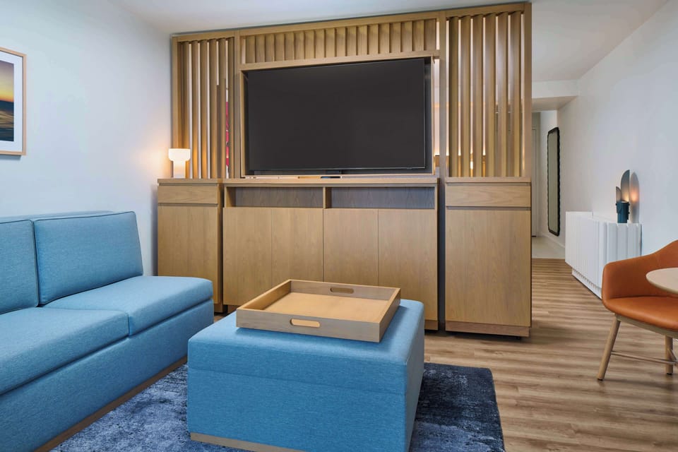 Premium bedding, in-room safe, desk, laptop workspace