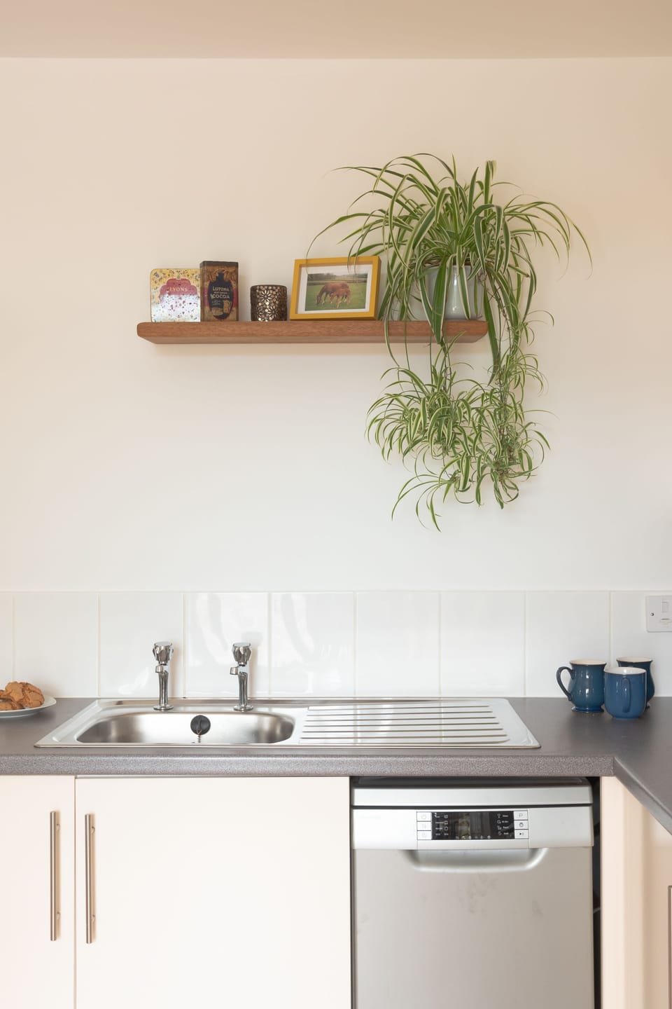Full kitchen - Nespresso coffee machine, washing machine, dishwasher, microwave