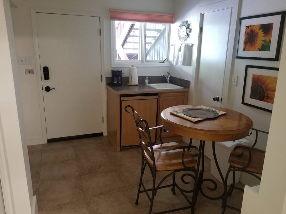 Downstairs Kitchenette
