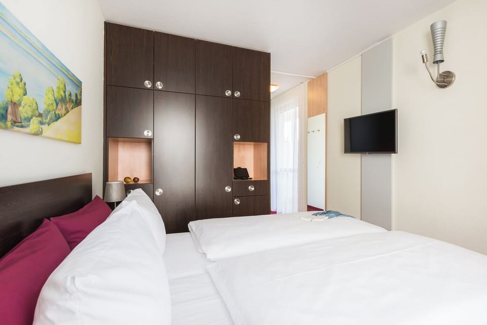 Single Room | In-room safe, free WiFi