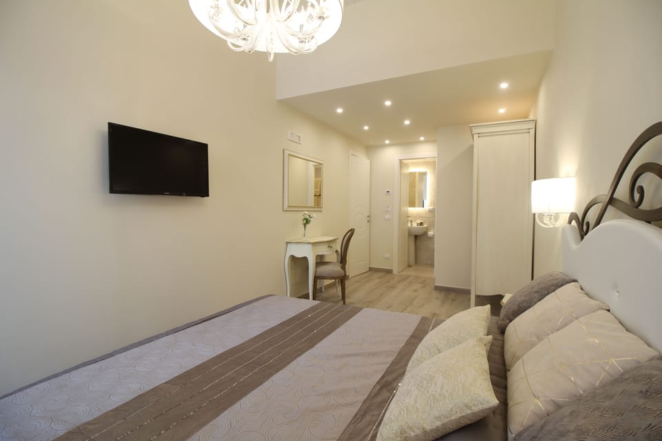 Deluxe Double Room, Balcony | Memory foam beds, desk, free WiFi, bed sheets