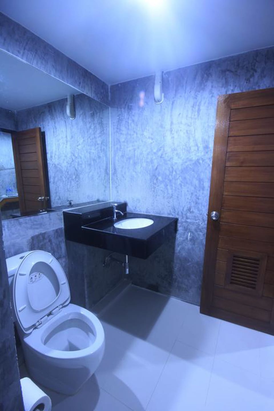 Deluxe Twin Room | Bathroom sink