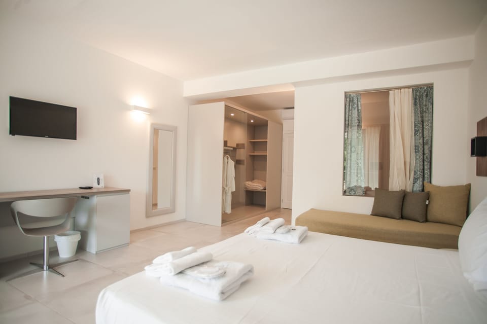 Premium bedding, minibar, in-room safe, individually furnished