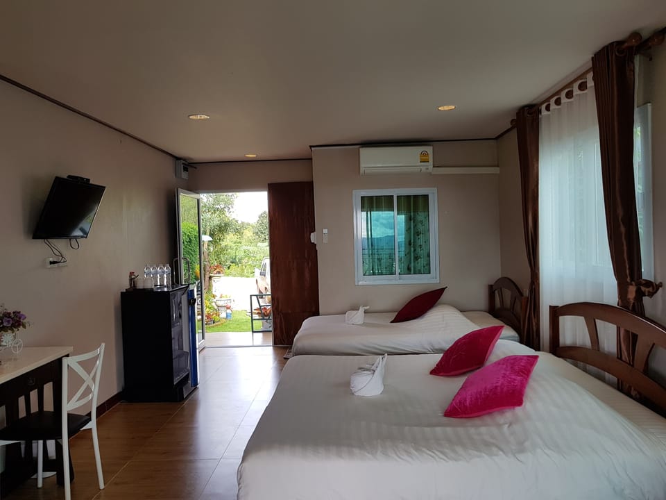 Deluxe Double Room, Non Smoking, Mountain View | Minibar, rollaway beds, free WiFi