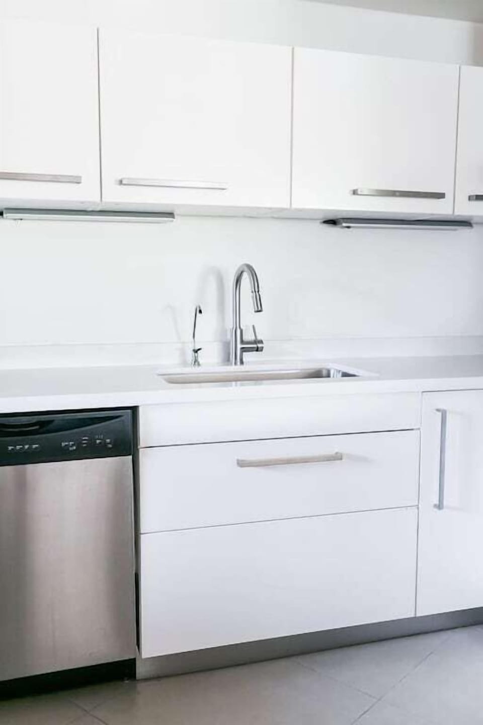 NEW DESIGNER KITCHEN WITH MODERN APPLIANCES, ALSO INCLUDES WASHER/DRYER