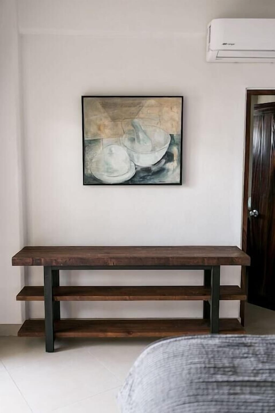 LOCAL ARTWORK IN CONTEMPORARY MODERN MASTER BEDROOM