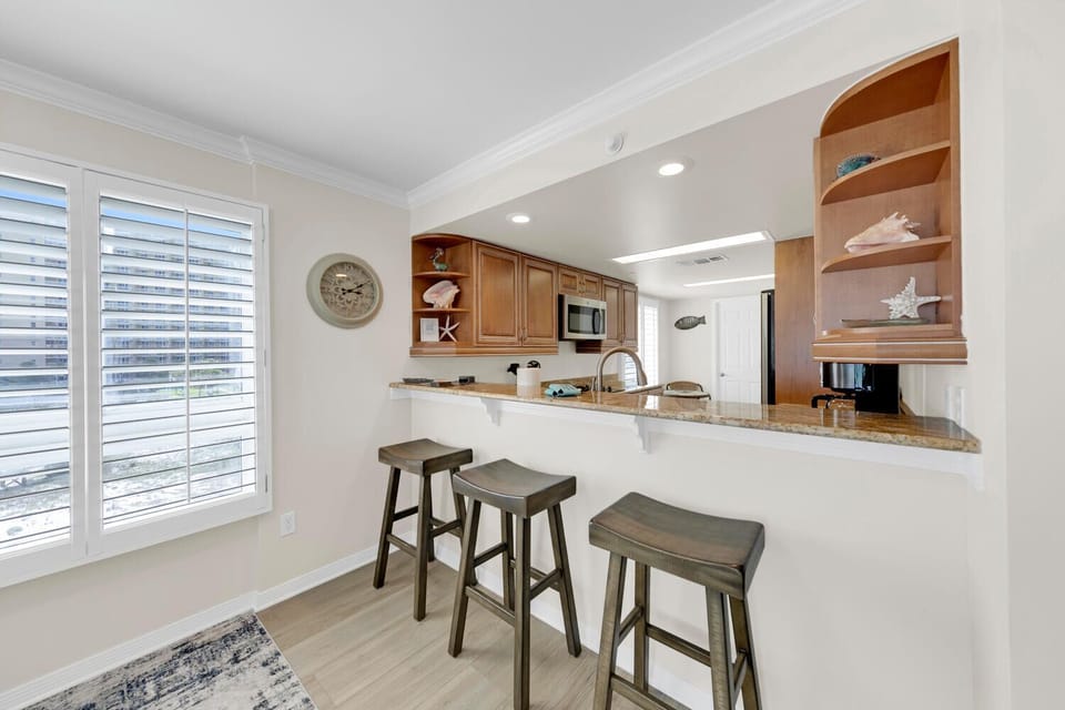 Kitchen bar seating