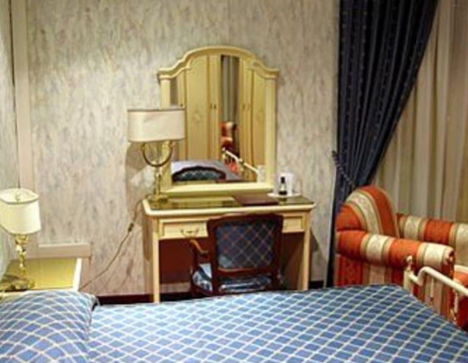 Minibar, in-room safe, desk, free WiFi