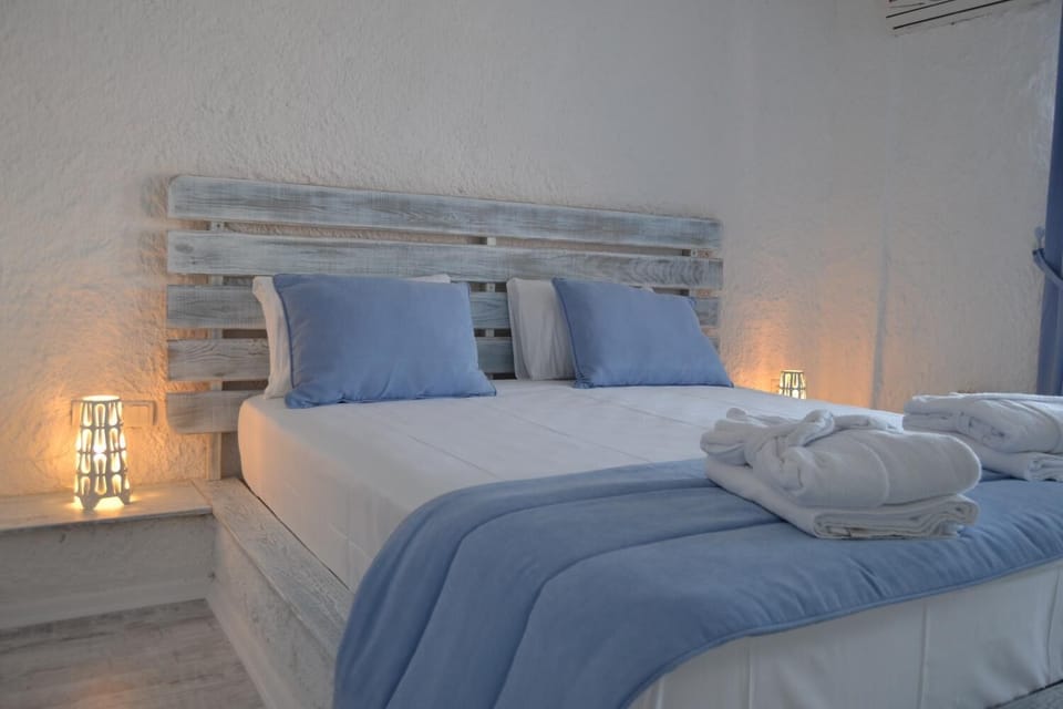 Premium bedding, in-room safe, desk, soundproofing